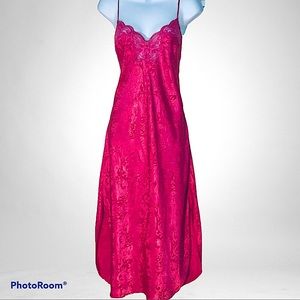 *MUST BUNDLE FOR 5+ ITEMS*VTG SATIN JACQUARD SLIPDRESS CURVED HEM WIDE SWEEP S-M